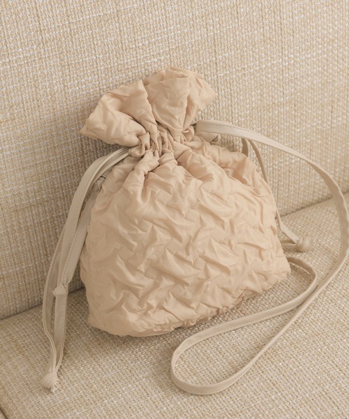 RETRO GIRL(レトロガール)の「ポコポコ巾着ショルダーBAG(ショルダーバッグ・レディース・ベージュ/ブラック/アイボリー・FREE)」の2枚目の写真