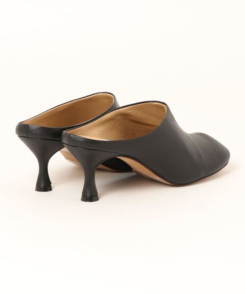 Mode et Jacomo（モードエジャコモ）の「オブリークトゥミュールパンプス（サンダル・レディース・ホワイト/ブラック・23.5cm/24cm/24.5cm/23cm/22.5cm）」の7枚目の写真