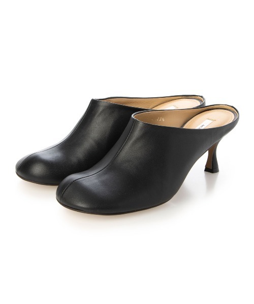 Mode et Jacomo（モードエジャコモ）の「オブリークトゥミュールパンプス（サンダル・レディース・ホワイト/ブラック・23.5cm/24cm/24.5cm/23cm/22.5cm）」の2枚目の写真