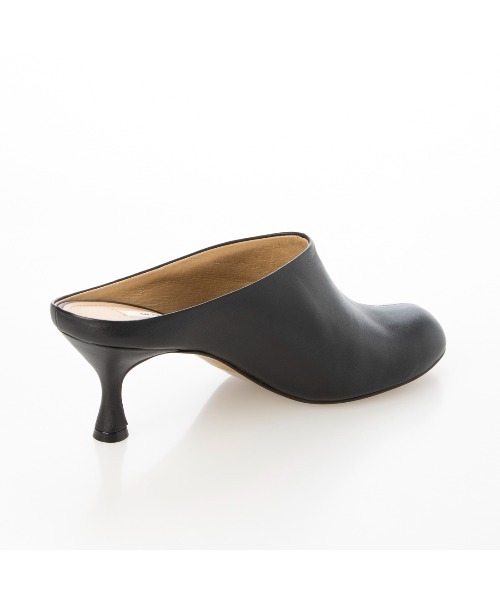 Mode et Jacomo（モードエジャコモ）の「オブリークトゥミュールパンプス（サンダル・レディース・ホワイト/ブラック・23.5cm/24cm/24.5cm/23cm/22.5cm）」の19枚目の写真