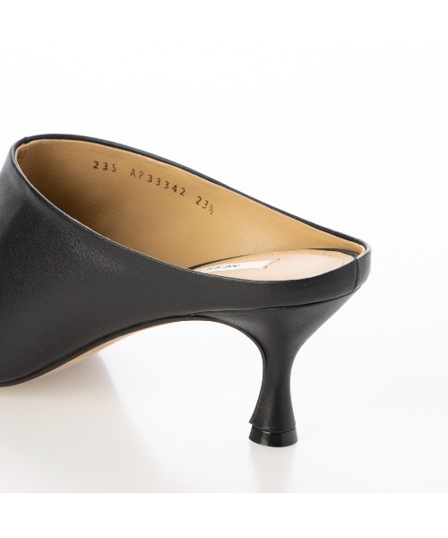 Mode et Jacomo（モードエジャコモ）の「オブリークトゥミュールパンプス（サンダル・レディース・ホワイト/ブラック・23.5cm/24cm/24.5cm/23cm/22.5cm）」の5枚目の写真