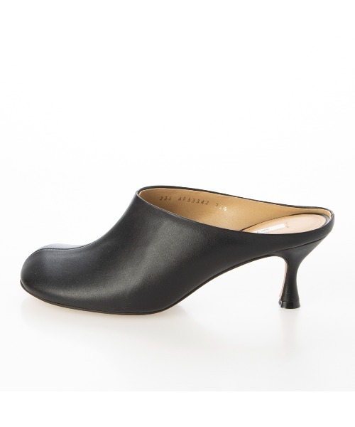 Mode et Jacomo（モードエジャコモ）の「オブリークトゥミュールパンプス（サンダル・レディース・ホワイト/ブラック・23.5cm/24cm/24.5cm/23cm/22.5cm）」の6枚目の写真