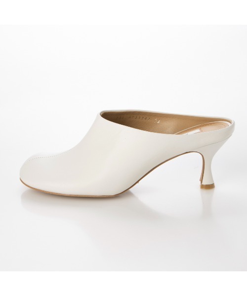 Mode et Jacomo（モードエジャコモ）の「オブリークトゥミュールパンプス（サンダル・レディース・ホワイト/ブラック・23.5cm/24cm/24.5cm/23cm/22.5cm）」の10枚目の写真