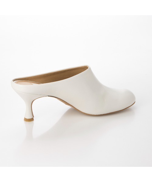 Mode et Jacomo（モードエジャコモ）の「オブリークトゥミュールパンプス（サンダル・レディース・ホワイト/ブラック・23.5cm/24cm/24.5cm/23cm/22.5cm）」の11枚目の写真