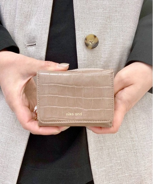 niko and...(ニコアンド)の「オリジナルロゴ三つ折り財布(財布・レディース・ライトブルー/ベージュ/梅/ナチュラル/ブラック/その他2/その他1/レッド/グレー/ゴールド/その他4/グリーン/その他3/シルバー/レッド系その他/その他5/グリーン系その他/ブラック系その他/ダークグレー/ライトベージュ・0)」の22枚目の写真