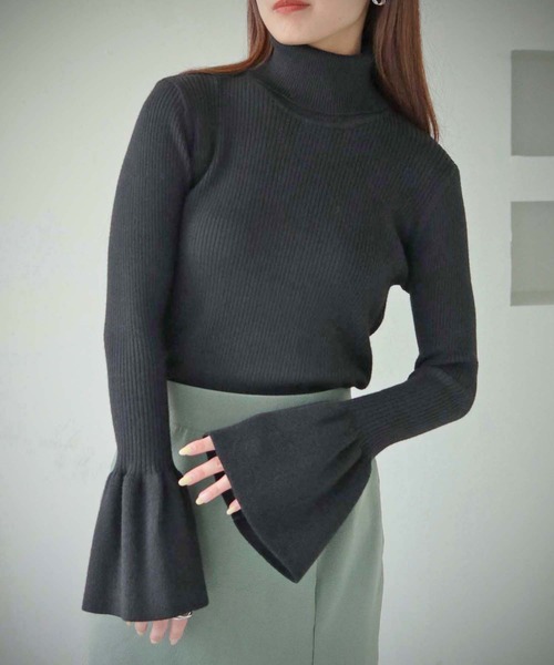 cheriella(シェリエラ)の「【cheriella】WEB限定フレアカフスリブニット(ニット/セーター・レディース・ワインレッド/パープル/ブラック/カーキ/アイボリー・M)」の3枚目の写真