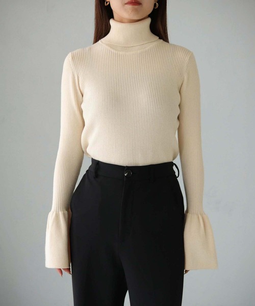 cheriella(シェリエラ)の「【cheriella】WEB限定フレアカフスリブニット(ニット/セーター・レディース・ワインレッド/パープル/ブラック/カーキ/アイボリー・M)」の6枚目の写真