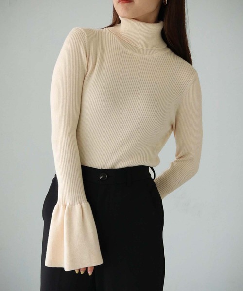 cheriella(シェリエラ)の「【cheriella】WEB限定フレアカフスリブニット(ニット/セーター・レディース・ワインレッド/パープル/ブラック/カーキ/アイボリー・M)」の7枚目の写真