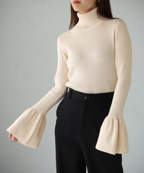 cheriella(シェリエラ)の「【cheriella】WEB限定フレアカフスリブニット(ニット/セーター・レディース・ワインレッド/パープル/ブラック/カーキ/アイボリー・M)」の8枚目の写真