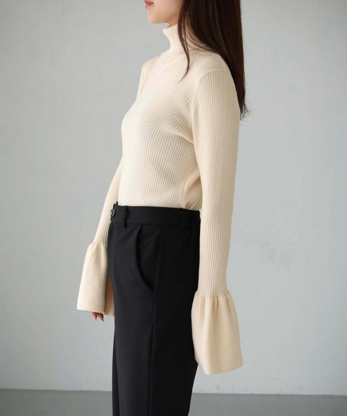 cheriella(シェリエラ)の「【cheriella】WEB限定フレアカフスリブニット(ニット/セーター・レディース・ワインレッド/パープル/ブラック/カーキ/アイボリー・M)」の11枚目の写真