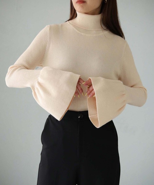 cheriella(シェリエラ)の「【cheriella】WEB限定フレアカフスリブニット(ニット/セーター・レディース・ワインレッド/パープル/ブラック/カーキ/アイボリー・M)」の9枚目の写真