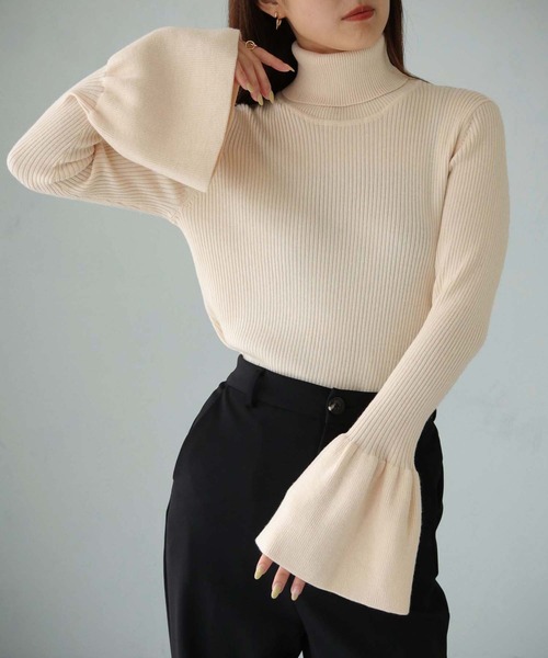 cheriella(シェリエラ)の「【cheriella】WEB限定フレアカフスリブニット(ニット/セーター・レディース・ワインレッド/パープル/ブラック/カーキ/アイボリー・M)」の10枚目の写真