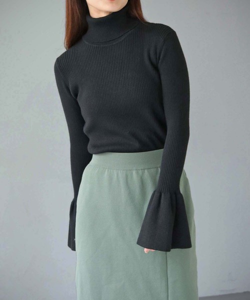 cheriella(シェリエラ)の「【cheriella】WEB限定フレアカフスリブニット(ニット/セーター・レディース・ワインレッド/パープル/ブラック/カーキ/アイボリー・M)」の17枚目の写真