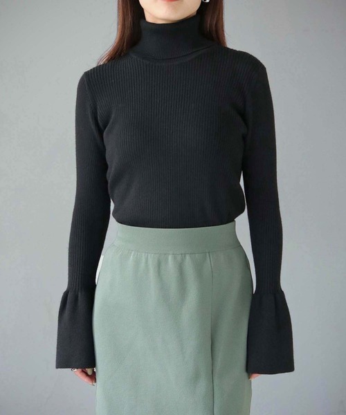 cheriella(シェリエラ)の「【cheriella】WEB限定フレアカフスリブニット(ニット/セーター・レディース・ワインレッド/パープル/ブラック/カーキ/アイボリー・M)」の16枚目の写真