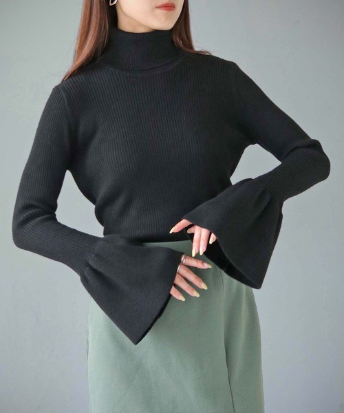 cheriella(シェリエラ)の「【cheriella】WEB限定フレアカフスリブニット(ニット/セーター・レディース・ワインレッド/パープル/ブラック/カーキ/アイボリー・M)」の18枚目の写真