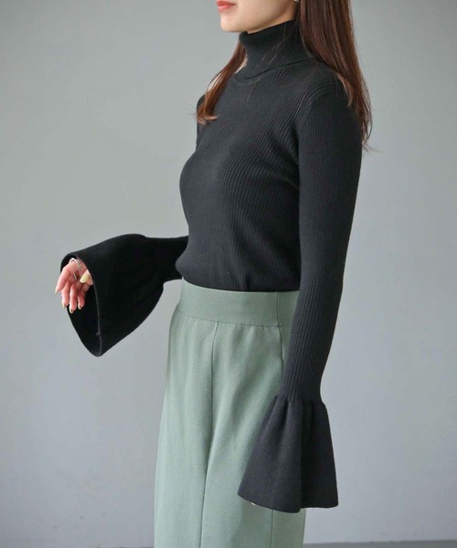 cheriella(シェリエラ)の「【cheriella】WEB限定フレアカフスリブニット(ニット/セーター・レディース・ワインレッド/パープル/ブラック/カーキ/アイボリー・M)」の20枚目の写真