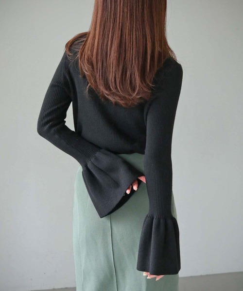 cheriella(シェリエラ)の「【cheriella】WEB限定フレアカフスリブニット(ニット/セーター・レディース・ワインレッド/パープル/ブラック/カーキ/アイボリー・M)」の21枚目の写真