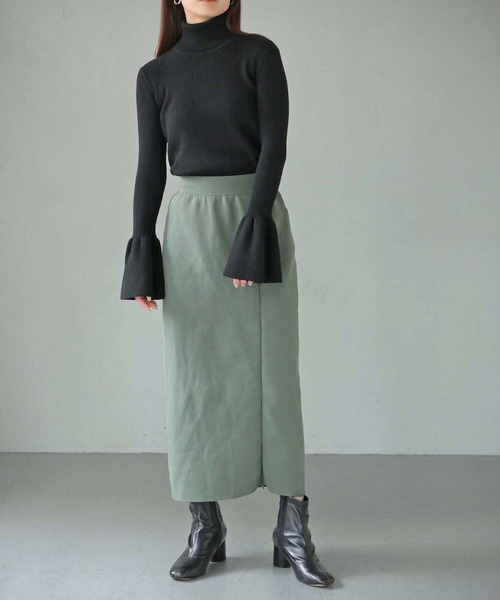 cheriella(シェリエラ)の「【cheriella】WEB限定フレアカフスリブニット(ニット/セーター・レディース・ワインレッド/パープル/ブラック/カーキ/アイボリー・M)」の22枚目の写真