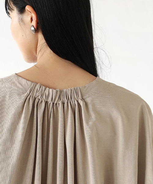MIMIMEMETE（ミミメメット）の「バイオ天竺 ギャザーオーバーチュニック（Tシャツ/カットソー・レディース・ブラック/グレイッシュベージュ・M）」の10枚目の写真