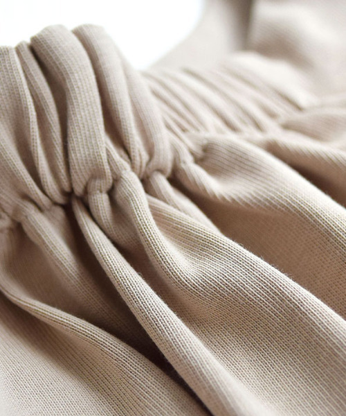 MIMIMEMETE（ミミメメット）の「バイオ天竺 ギャザーオーバーチュニック（Tシャツ/カットソー・レディース・ブラック/グレイッシュベージュ・M）」の11枚目の写真