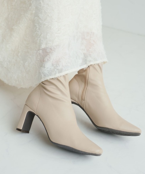 VIVIAN（ヴィヴィアン）の「スクエアトゥプレートヒールストレッチショートブーツ（ブーツ・レディース・ダークブラウン/ブラック/アイボリー/ブラック系その他3/グレー/グレー系その他7・M/LL/L/S/SS）」の5枚目の写真