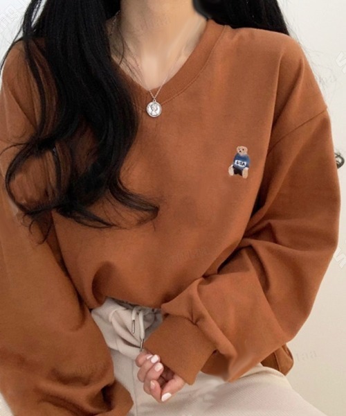 Dalfwin(ダールフィン)の「【2タイプ&裏起毛あり・ナシから選べる】韓国ファッション テディベア刺繍デザイン Uネック・Vネックオーバーサイズスウェットトレーナー(スウェット・レディース・グレー/ブラウン/ブルー/オートミール/グレー系2/ブルー系2/ベージュ系2/ブラウン系2/ホワイト系その他2/ブラック系その他2/グレー系その他2・FREE/フリー)」の15枚目の写真