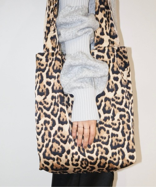 musubore(ムスボレ)の「wide shoulder logo tote /ワイドショルダーロゴトート(トートバッグ・レディース・シルバー/チャコールグレー/ブロンズ/ネイビー/ベージュ・FREE)」の15枚目の写真