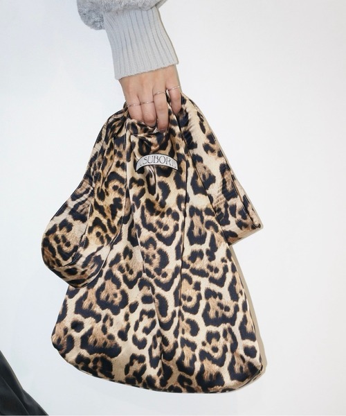 musubore(ムスボレ)の「wide shoulder logo tote /ワイドショルダーロゴトート(トートバッグ・レディース・シルバー/チャコールグレー/ブロンズ/ネイビー/ベージュ・FREE)」の16枚目の写真