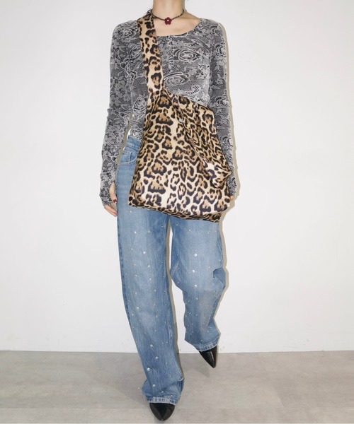 musubore(ムスボレ)の「wide shoulder logo tote /ワイドショルダーロゴトート(トートバッグ・レディース・シルバー/チャコールグレー/ブロンズ/ネイビー/ベージュ・FREE)」の8枚目の写真