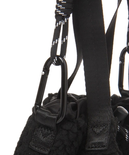 niko and...（ニコアンド）の「巾着ボア2WAY BAG（ショルダーバッグ・メンズ・ブラック/アイボリー・FREE）」の18枚目の写真