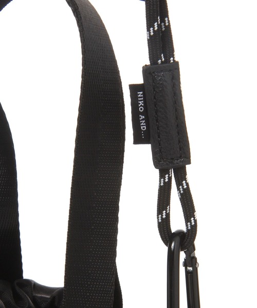 niko and...（ニコアンド）の「巾着ボア2WAY BAG（ショルダーバッグ・メンズ・ブラック/アイボリー・FREE）」の19枚目の写真