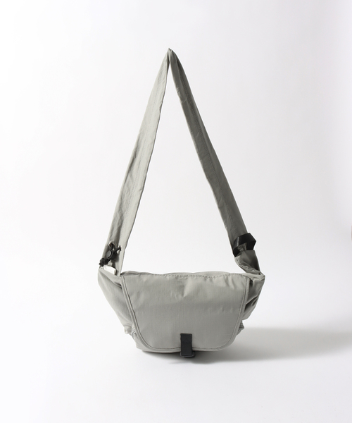 B.C STOCK（ベーセーストック）の「【fellowww / フェロー】別注 ボディバッグ（ショルダーバッグ・メンズ・ベージュ/ブラック/グリーン/チャコールグレー・FREE）」の5枚目の写真