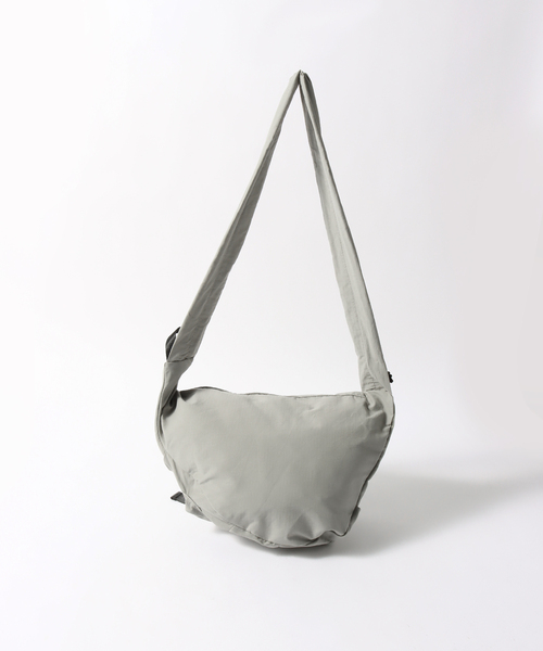 B.C STOCK（ベーセーストック）の「【fellowww / フェロー】別注 ボディバッグ（ショルダーバッグ・メンズ・ベージュ/ブラック/グリーン/チャコールグレー・FREE）」の7枚目の写真