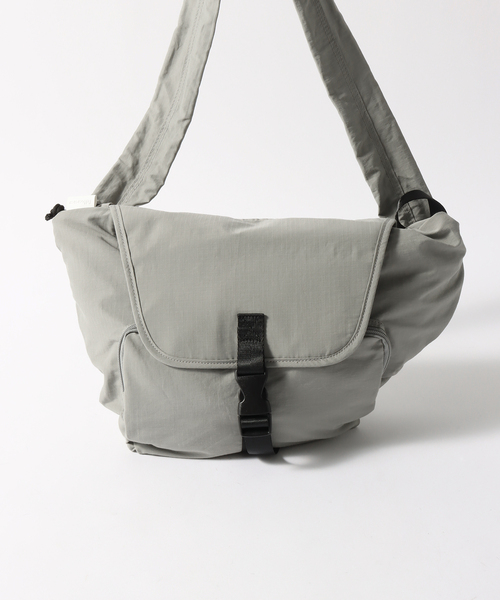 B.C STOCK（ベーセーストック）の「【fellowww / フェロー】別注 ボディバッグ（ショルダーバッグ・メンズ・ベージュ/ブラック/グリーン/チャコールグレー・FREE）」の8枚目の写真