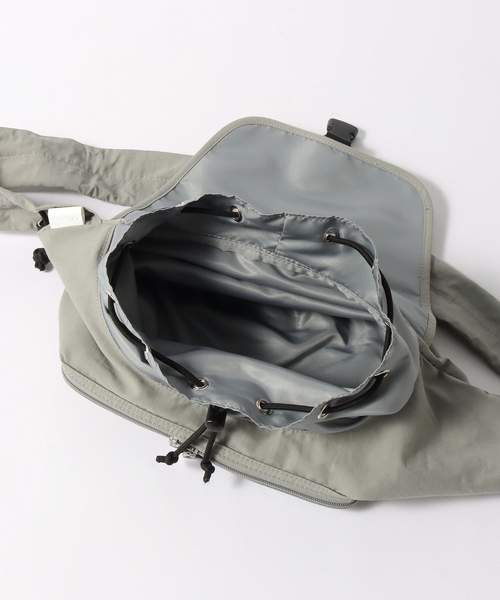 B.C STOCK（ベーセーストック）の「【fellowww / フェロー】別注 ボディバッグ（ショルダーバッグ・メンズ・ベージュ/ブラック/グリーン/チャコールグレー・FREE）」の11枚目の写真