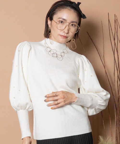 MHBG TOKYO(エムエイチビージートーキョー)の「パフ袖パールハイネックニット(ニット/セーター・レディース・ベージュ/アイボリー・FREE)」の13枚目の写真