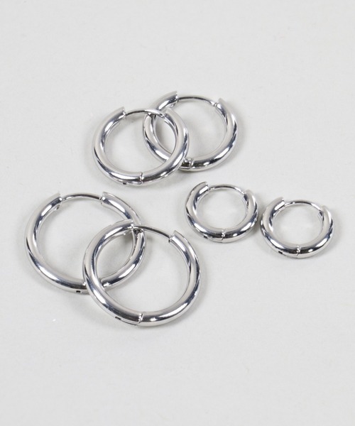 SPINNS(スピンズ)の「シルバーミニフープピアス/シンプルデザイン/3サイズ展開(ピアス(両耳用)・メンズ・シルバー・M/L/S)」の9枚目の写真