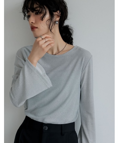 青と白の花柄フレアスリーブトップス フレアスリーブ長袖Tシャツ(S オフシロ): トップス｜Right-on公式