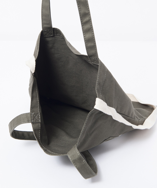 MILKFED.（ミルクフェド）の「2WAY TOTE BAG(2WAY/ﾄｰﾄバック/ショルダーバック）（トートバッグ・レディース・オリーブ/ネイビー・ONE SIZE）」の7枚目の写真