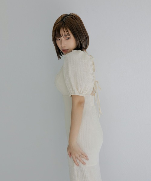 mimi toujours(ミミトゥジュール)の「パフスリーブ バックシャン ワンピース mimi toujours×nono(ワンピース・レディース・ホワイト/ブラック/ピンク・M)」の2枚目の写真