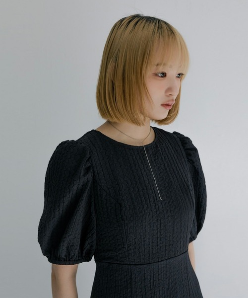 mimi toujours(ミミトゥジュール)の「パフスリーブ バックシャン ワンピース mimi toujours×nono(ワンピース・レディース・ホワイト/ブラック/ピンク・M)」の5枚目の写真