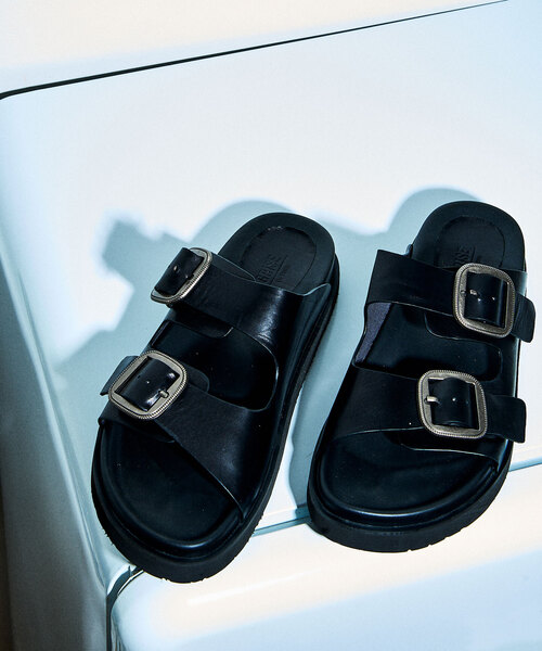 GRISE(グリーズ)の「GRISEレザーアツゾコバックルサンダル(サンダル・レディース・ブラック系その他・MEDIUM/SMALL/X-LARGE/LARGE)」の1枚目の写真