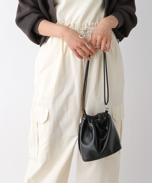 LEPSIM（レプシィム）の「フェイクレザーミニ巾着　105144（ショルダーバッグ・レディース・シルバー/ライトイエロー/ブラック・ONE SIZE）」の9枚目の写真