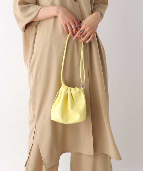 LEPSIM（レプシィム）の「フェイクレザーミニ巾着　105144（ショルダーバッグ・レディース・シルバー/ライトイエロー/ブラック・ONE SIZE）」の21枚目の写真