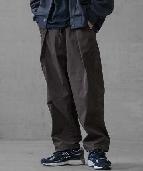 JOHN'S CLOSET(ジョンズクローゼット)の「【t】ナチュラルストレッチ裾ドローコード バルーンワイドパンツ(スラックス・メンズ・ブラック/カーキ/マスタード/ロイヤルブルー/ホワイト/ブラウン/グリーン・X-LARGE/MEDIUM/LARGE)」の3枚目の写真