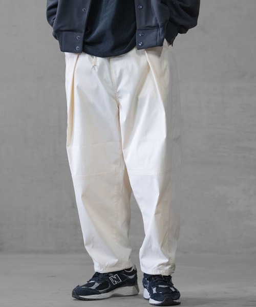 JOHN'S CLOSET(ジョンズクローゼット)の「【t】ナチュラルストレッチ裾ドローコード バルーンワイドパンツ(スラックス・メンズ・ブラック/カーキ/マスタード/ロイヤルブルー/ホワイト/ブラウン/グリーン・X-LARGE/MEDIUM/LARGE)」の1枚目の写真