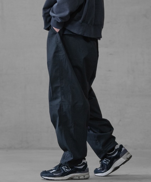 JOHN'S CLOSET(ジョンズクローゼット)の「【t】ナチュラルストレッチ裾ドローコード バルーンワイドパンツ(スラックス・メンズ・ブラック/カーキ/マスタード/ロイヤルブルー/ホワイト/ブラウン/グリーン・X-LARGE/MEDIUM/LARGE)」の19枚目の写真