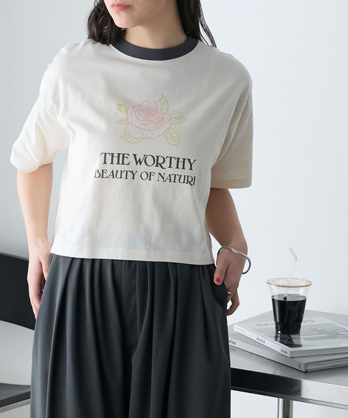 forksy.(フォルクシー)の「【forksy.】ローズデザインリンガークロップドTシャツ(Tシャツ/カットソー・レディース・アイボリー/コーラル/スミクロ・FREE)」の1枚目の写真