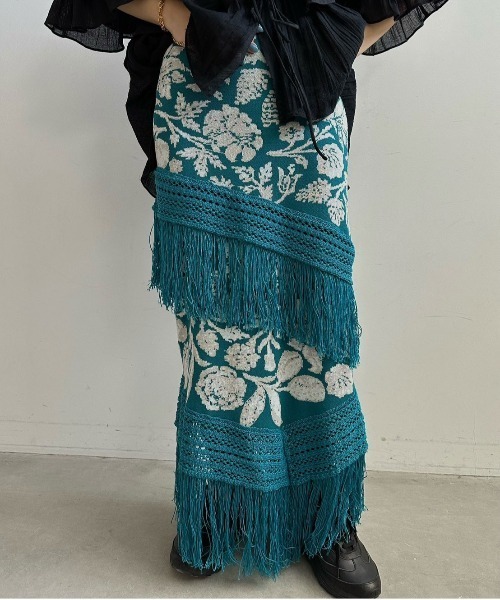 Ameri(アメリ)の「RUG JACQUARD KNIT SKIRT(スカート・レディース・カーキ/ブラック/ターコイズブルー・MEDIUM/SMALL)」の3枚目の写真