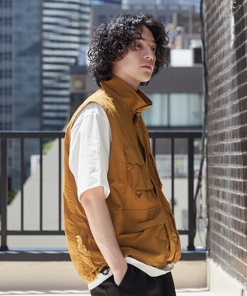 SIERRA DESIGNS（シェラデザイン）の「SIERRA DESIGNS（シエラデザインズ）別注ナイロンスタンドカラーベスト（ベスト・メンズ・ベージュ/ブラック・M/L）」の12枚目の写真